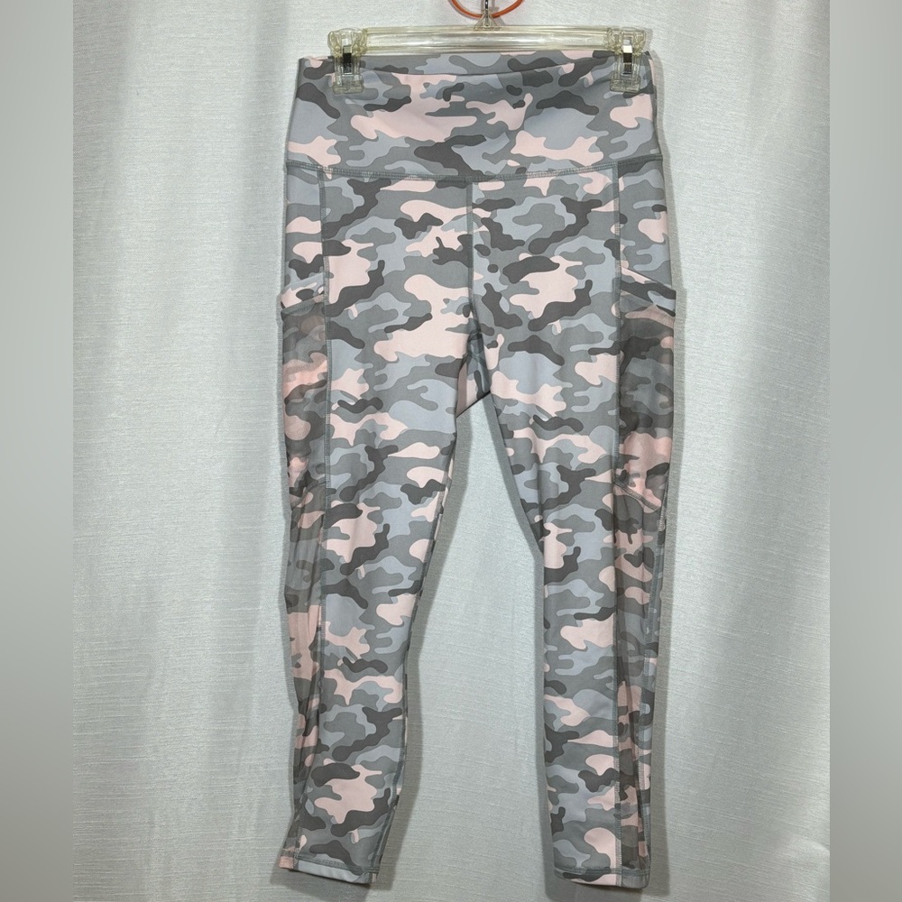Fabletics High Waisted Powerhold 7/8 Leggings Women’s Pink Black camo 2 pockets